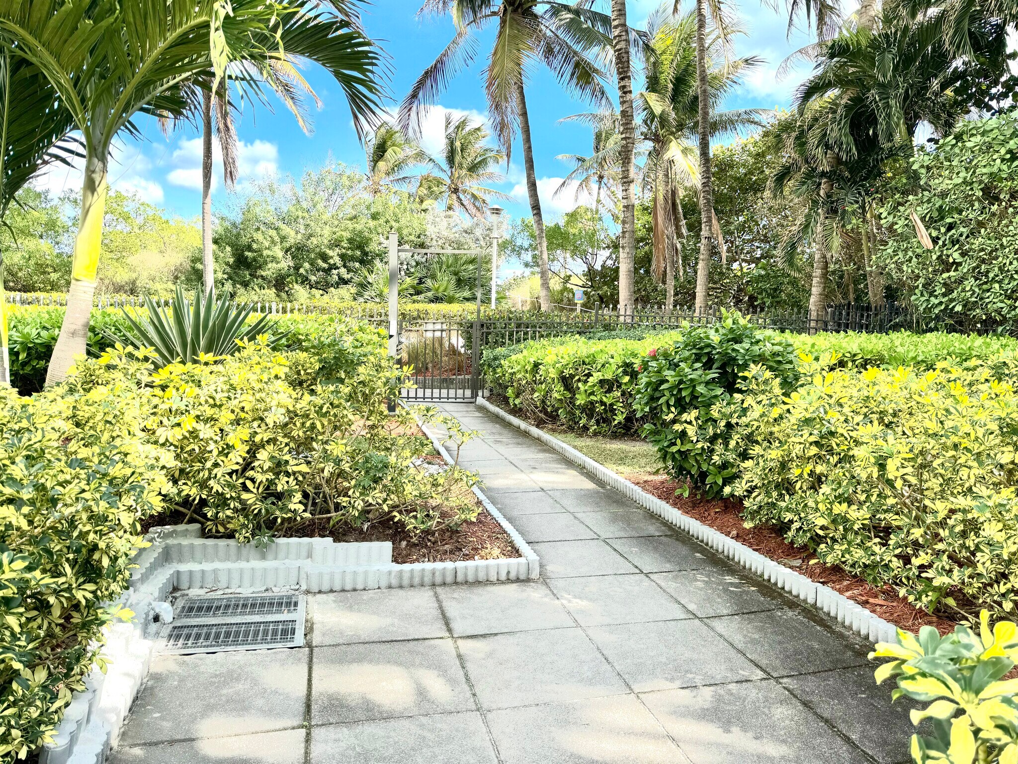 Building Photo - 1621 Collins Ave