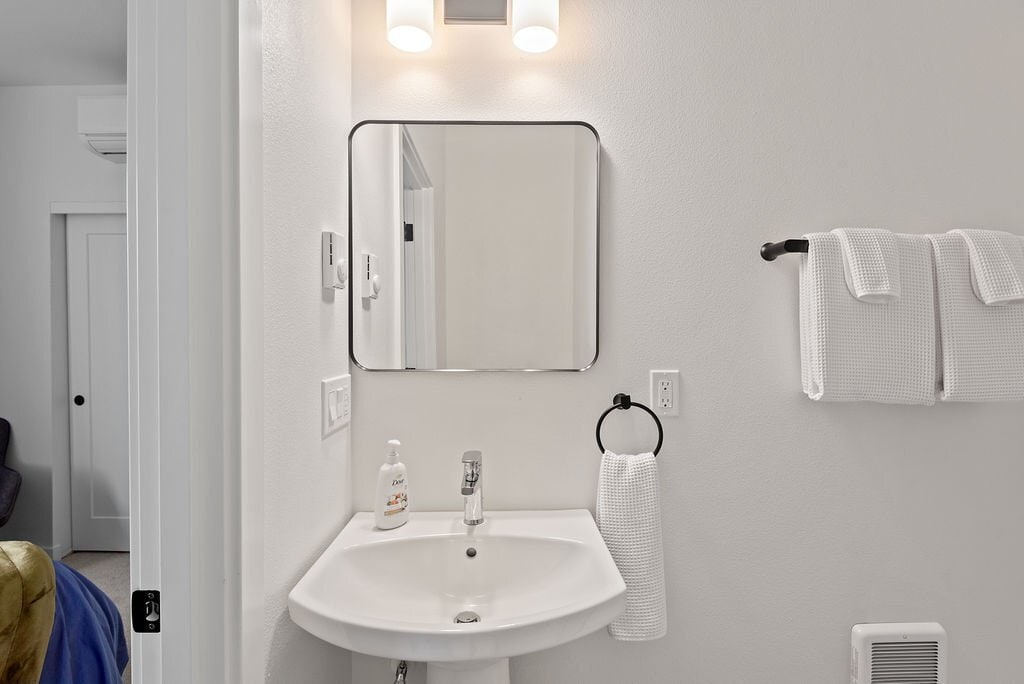 Building Photo - 5205 SE Boise St