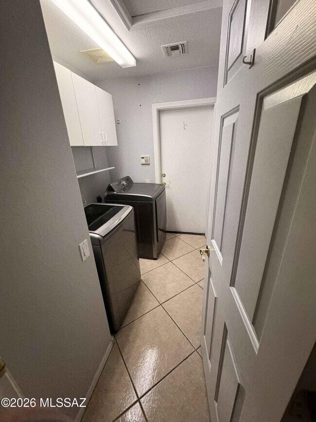 Building Photo - 8885 N Majestic Mountain Dr