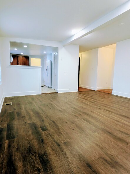 Building Photo - 955 Rogers St