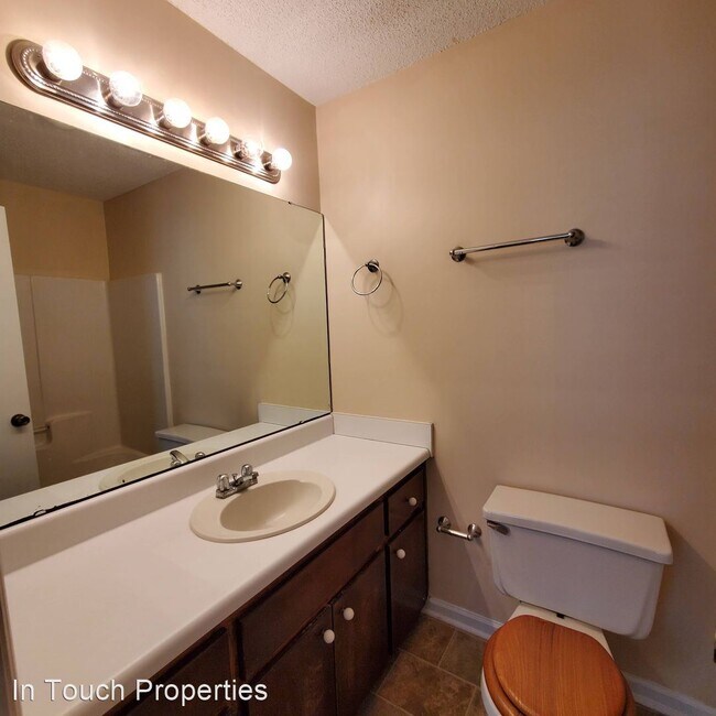 Building Photo - 2 br, 2.5 bath House - 341 Brookfield Road
