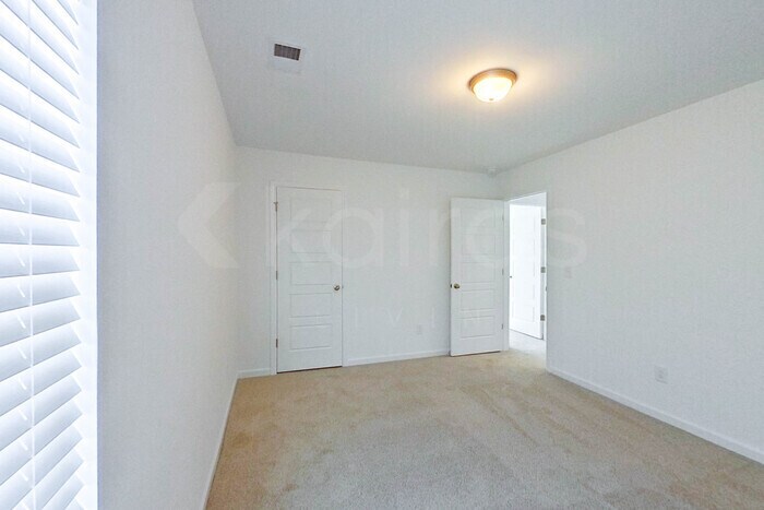 Building Photo - 304 Silver Maple Ln