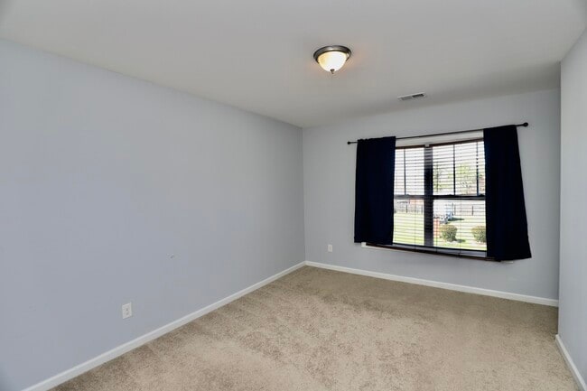 Building Photo - 1009 Providence Plantation Dr