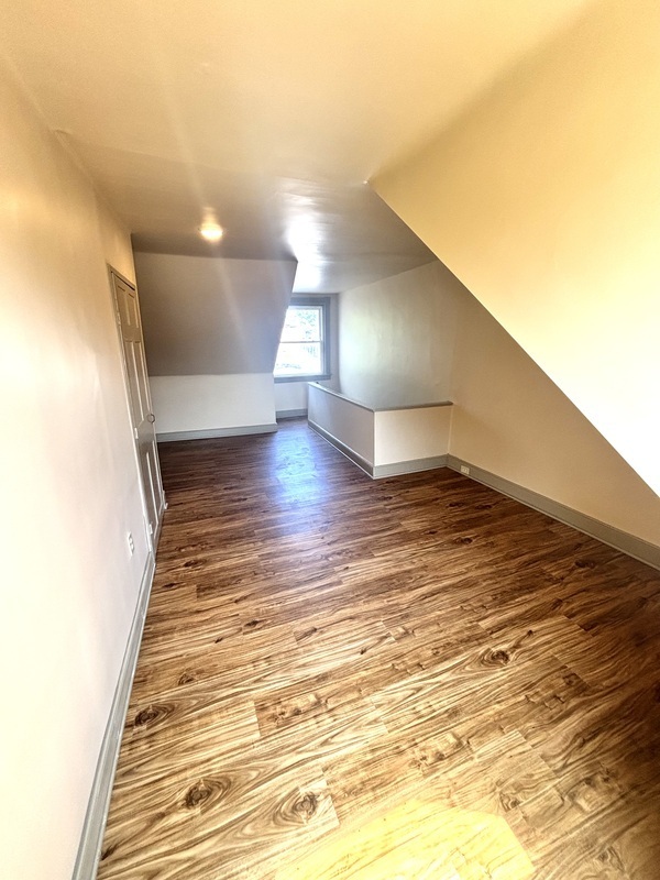 Building Photo - 465 E Strawberry St