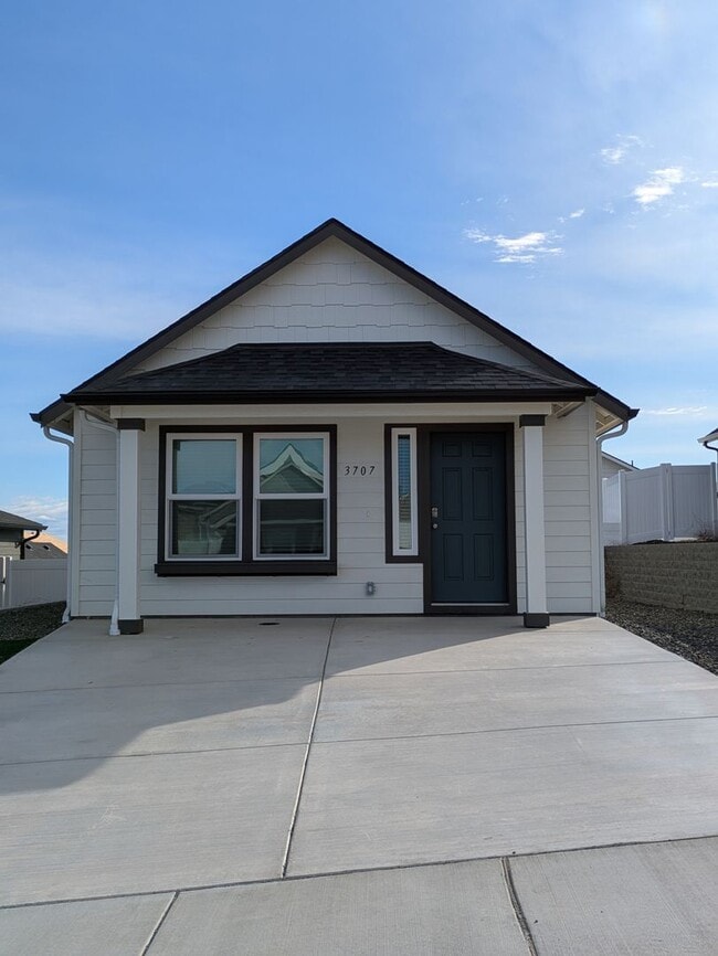 Building Photo - New Single Level Home in New SunRidge Community