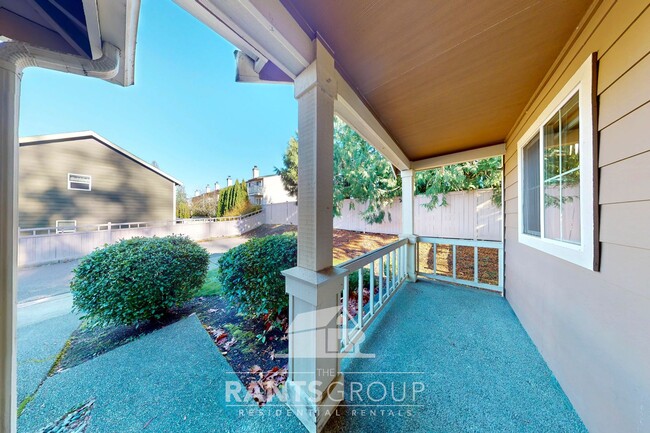 Building Photo - Beautiful Townhouse in Lacey