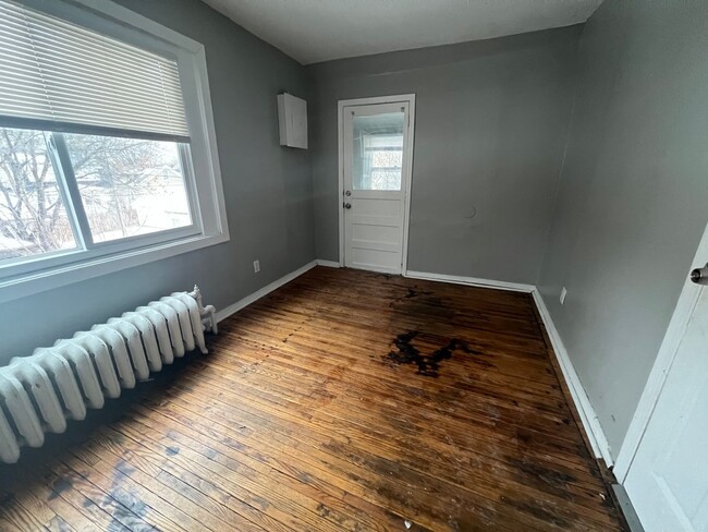 Building Photo - Cozy 3 Bedroom 1 Bathroom Duplex in Minnea...