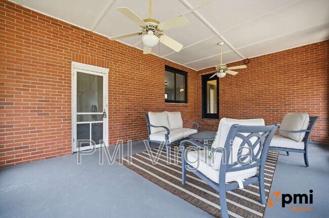 Building Photo - 2707 Martone Rd