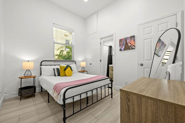 Building Photo - 1862 6th St