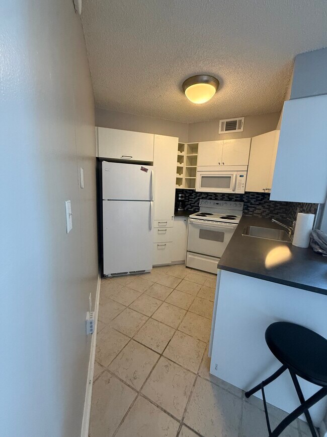 Building Photo - 3623 Atrium Dr