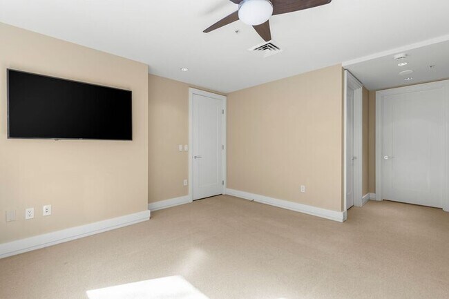 Building Photo - 311 NW 12th Ave