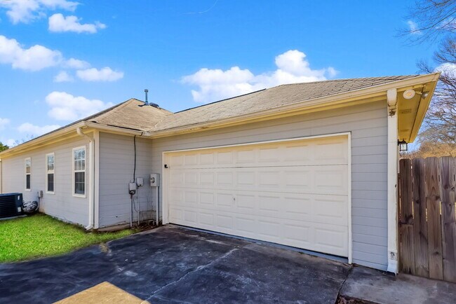 Building Photo - 104 Stonehaven Dr