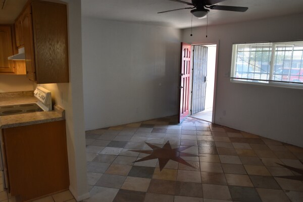 Building Photo - 1514 W Palmer Dr.