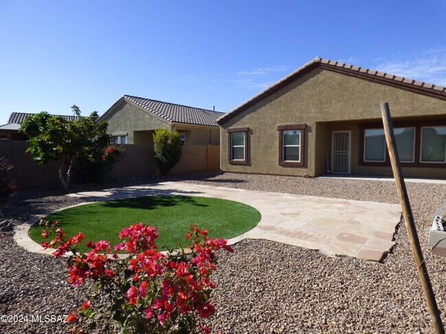 Building Photo - 10208 N Crooked Peak Trail