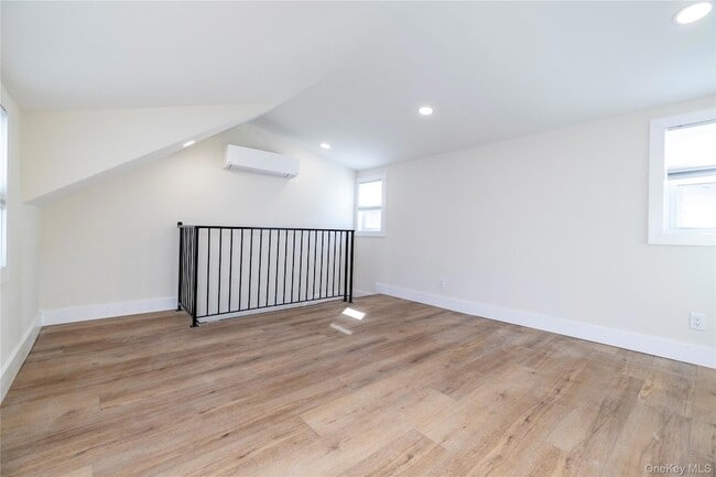 Building Photo - 237 Porterfield Pl