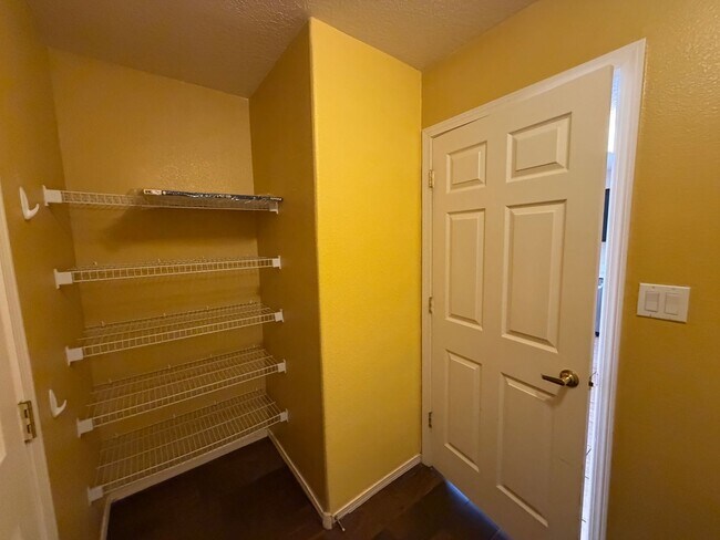 Building Photo - 4 Bedroom Home Available Near McMahon Blvd NW & Universe Blvd NW!