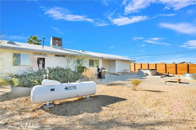 Building Photo - 4789 Avenida Del Sol