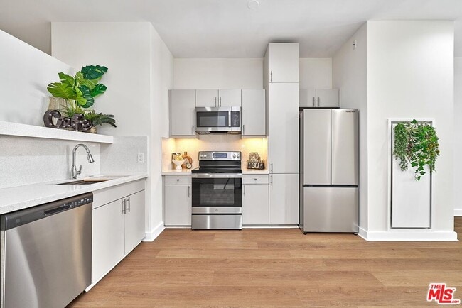 Building Photo - 3810 Wilshire Blvd