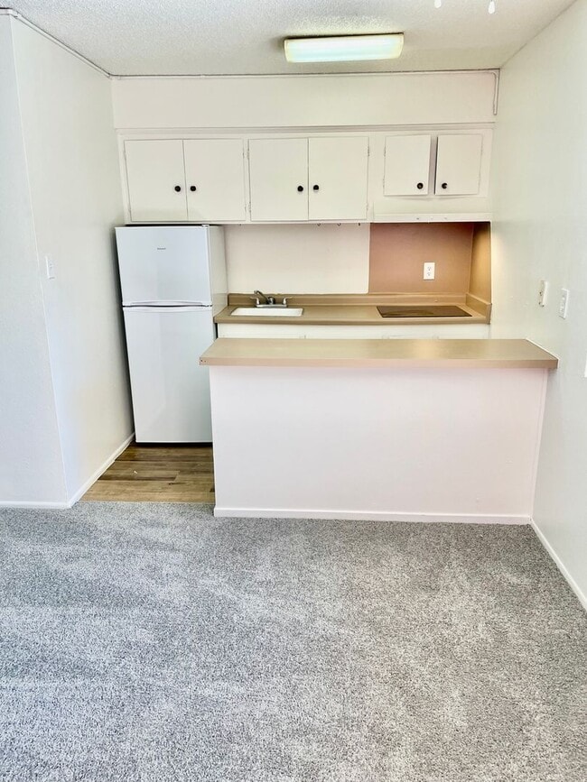 Building Photo - Studio Apartment on Las Vegas Strip - Close to all of the Excitement & More!!