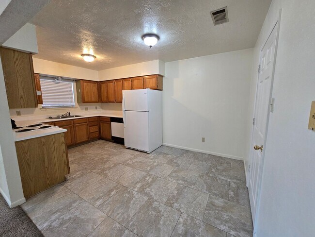 Building Photo - College Station - 3 bedroom / 2 bath 4 plex- downstair units.