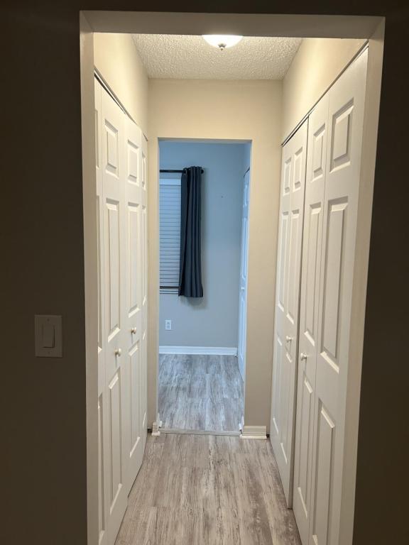 Building Photo - 216 Glenview Blvd