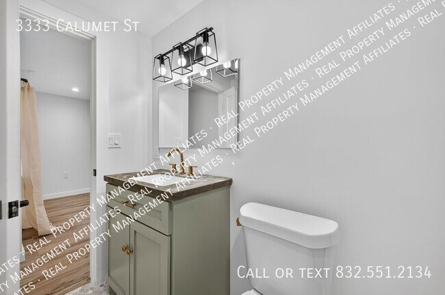 Building Photo - 3333 Calumet St