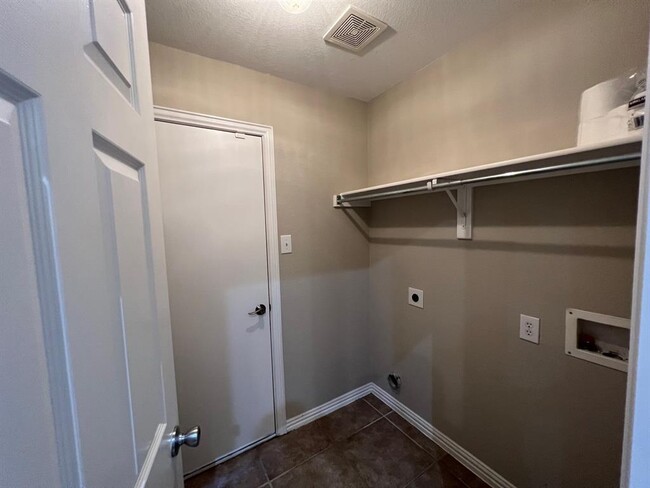 Building Photo - 922 Fulbourne Dr