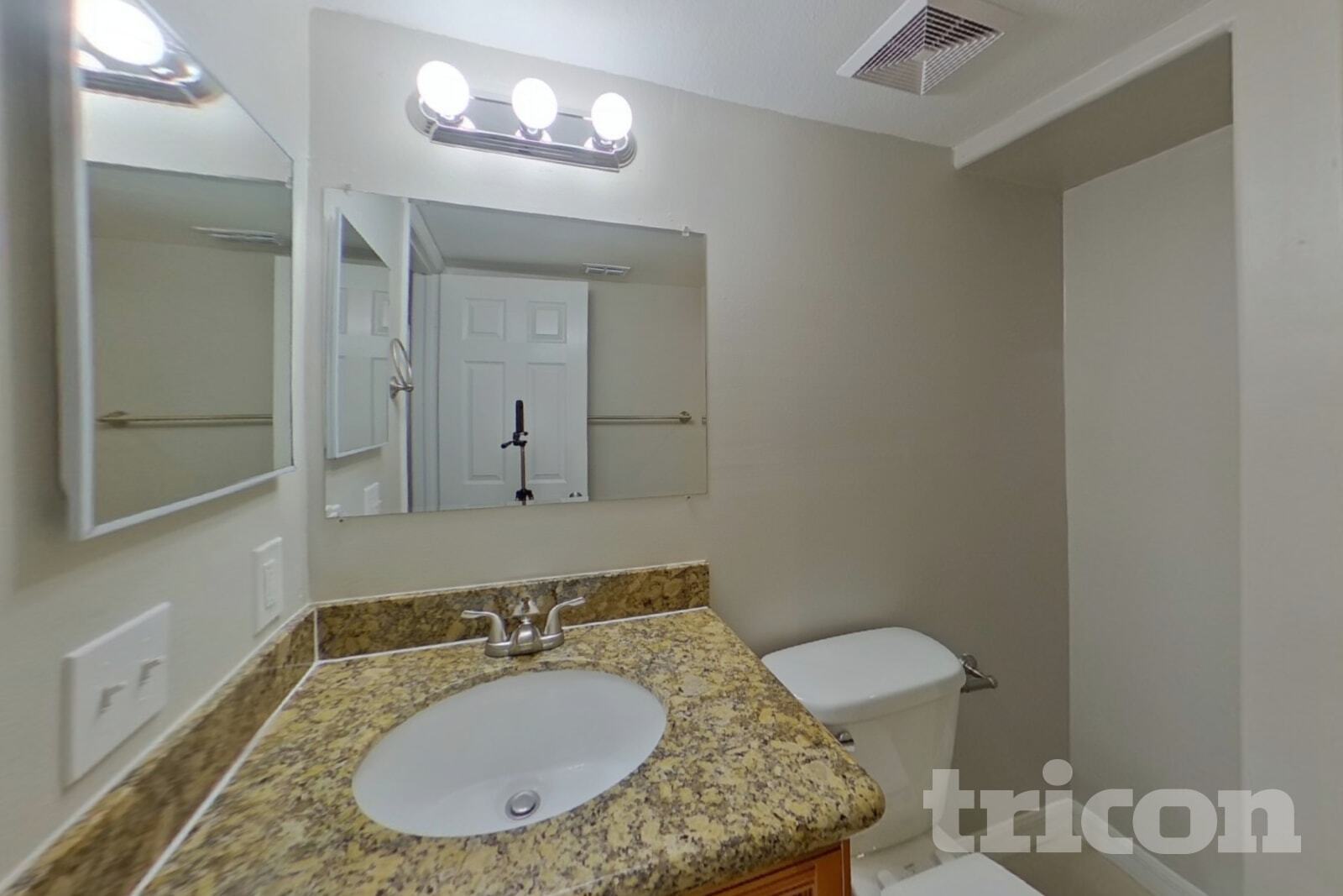 Building Photo - 15130 Heathridge Dr