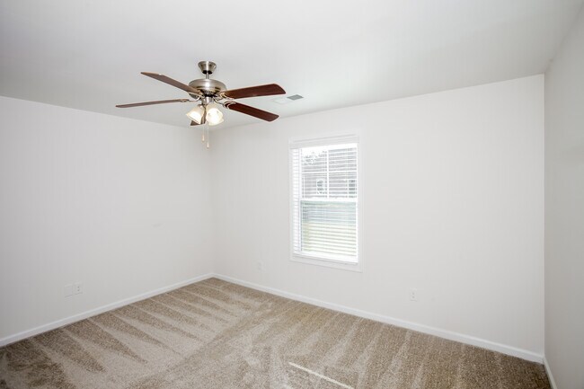 Building Photo - 485 Conifer St