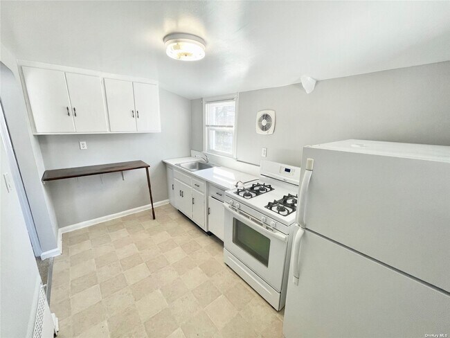 Building Photo - 13 Cleveland Pl