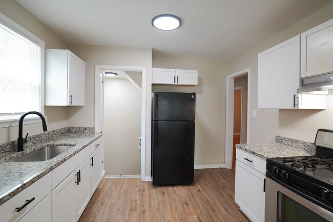 Building Photo - Renovated 3-Bedroom Home - We Welcome Sect...
