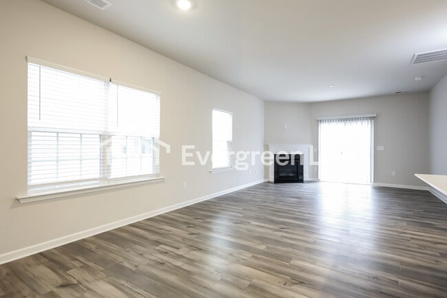 Building Photo - now