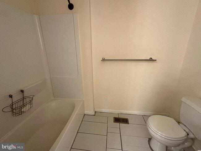 Building Photo - 525 S Twin Lakes Blvd