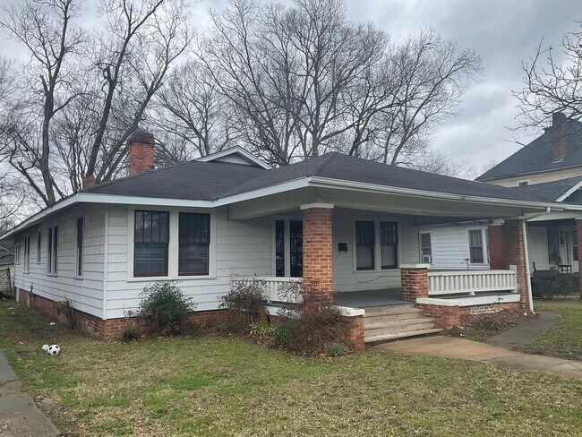 Building Photo - Move In Special Offered! PRICE REDUCED!