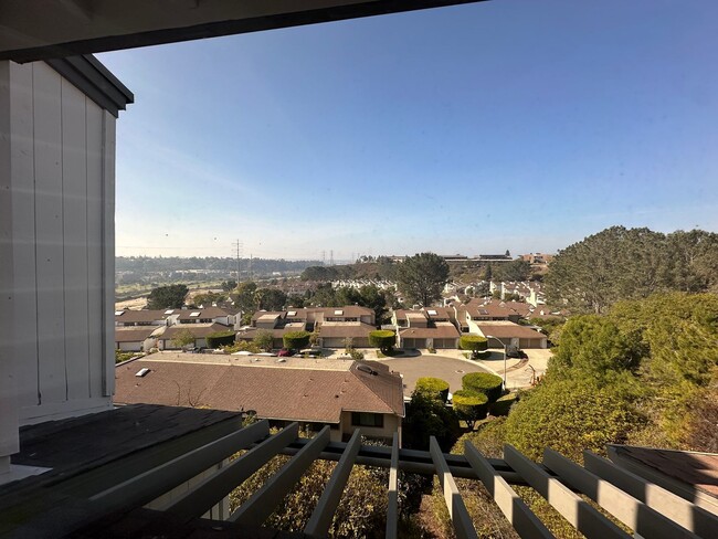 Building Photo - 3 Bedroom Townhome in Mission Valley for R...