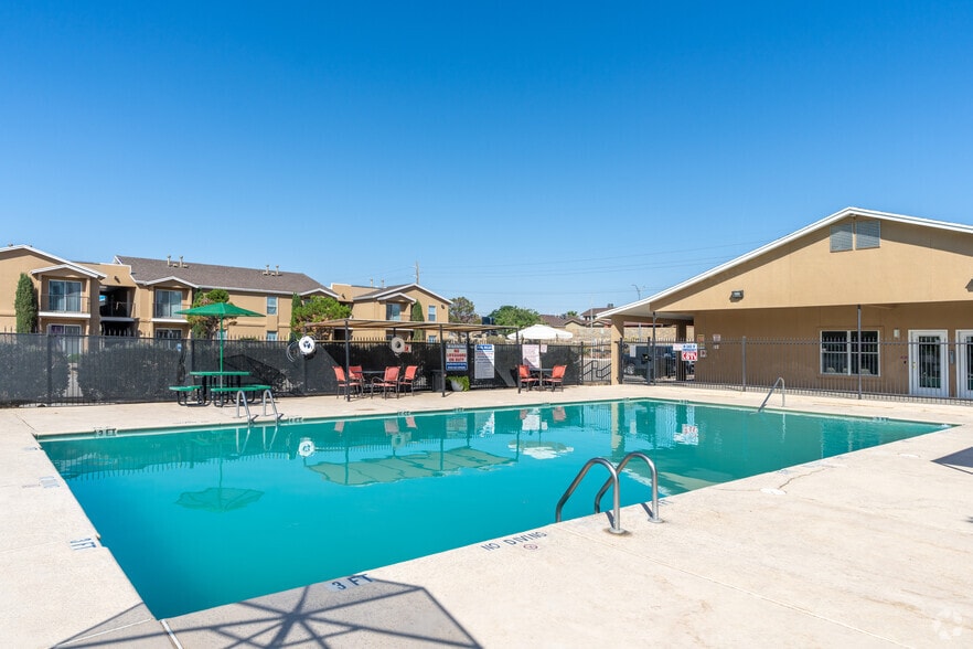Pool - The Meridian Apartments