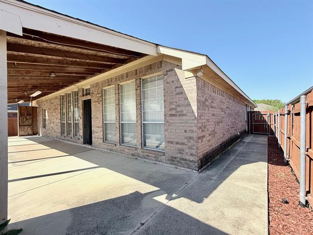 Building Photo - 8166 Berkshire Dr