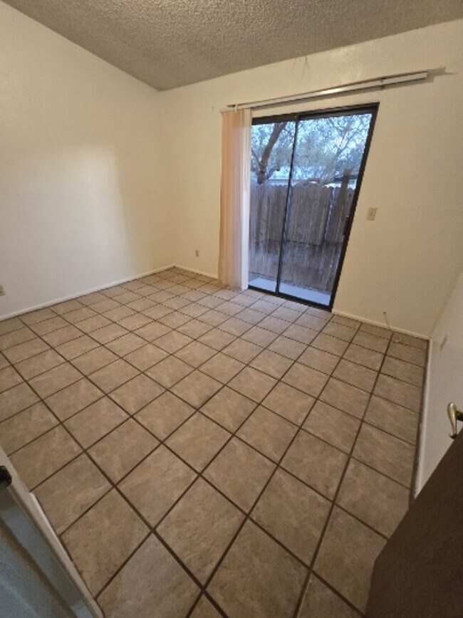Building Photo - TRIPLEX 2BD/1BA COMING SOON!!! SPACIOUS BACKYARD!!