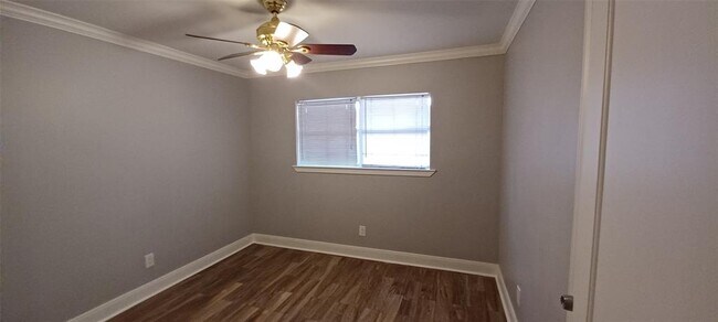 Building Photo - 405 Vashti Dr