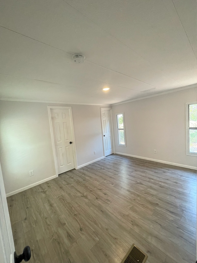 Building Photo - 8920 Hill Top Dr
