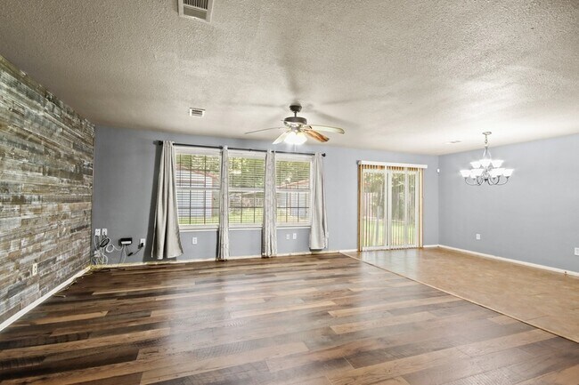 Building Photo - 432 Co Rd 4284