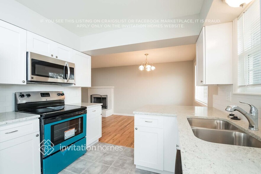 Building Photo - 3760 W 95th Pl