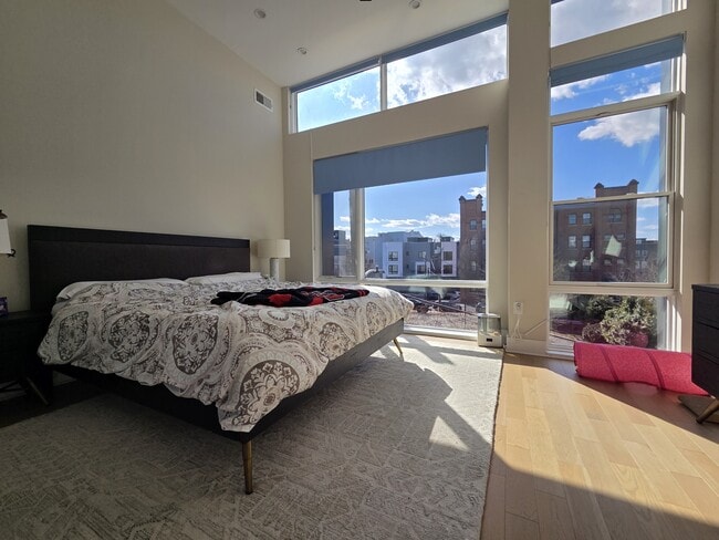 Building Photo - 1227 N Leithgow St