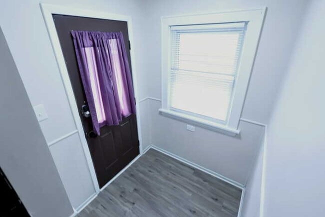 Building Photo - 165 Colony Crescent