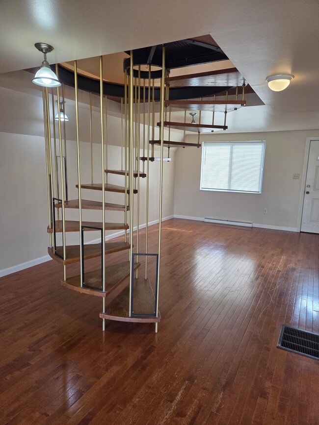 Building Photo - 510 Mercer Rd