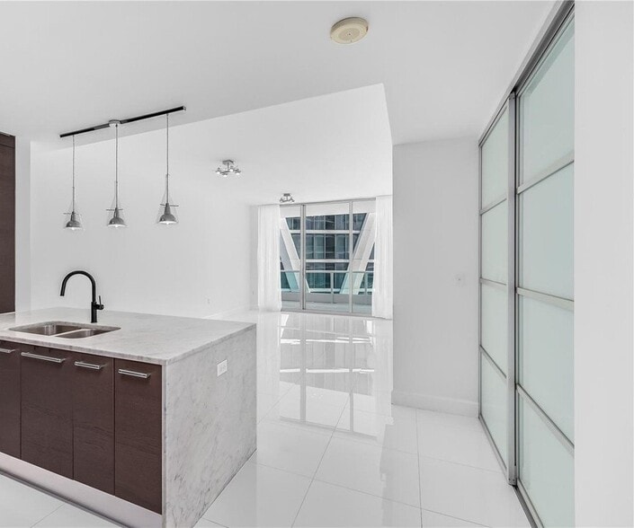 Building Photo - 900 Biscayne Blvd
