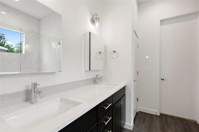 Building Photo - 7512 Delafield Ln