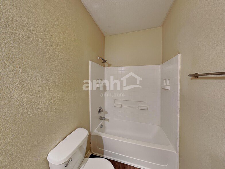 Building Photo - 820 Bee Creek Ln