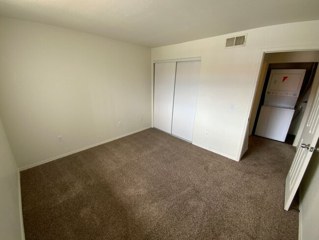 Building Photo - NE GATED COMM & POOL-2BEDROOM 2BATHROOM WI...