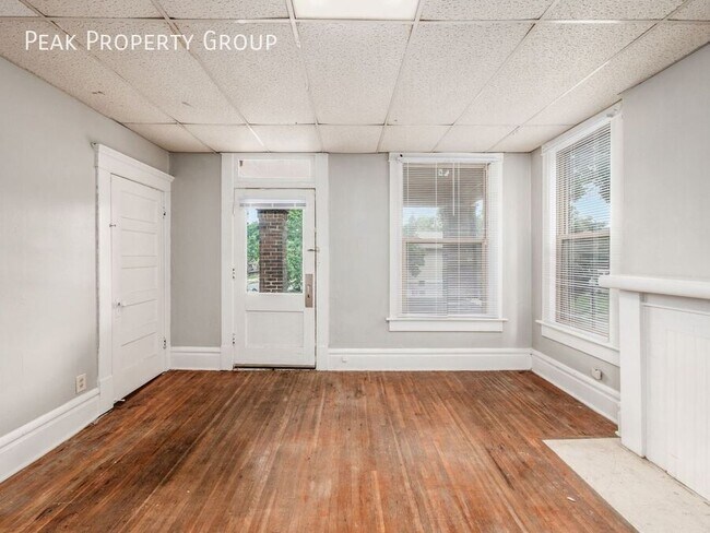 Building Photo - 133 E 12th Ave